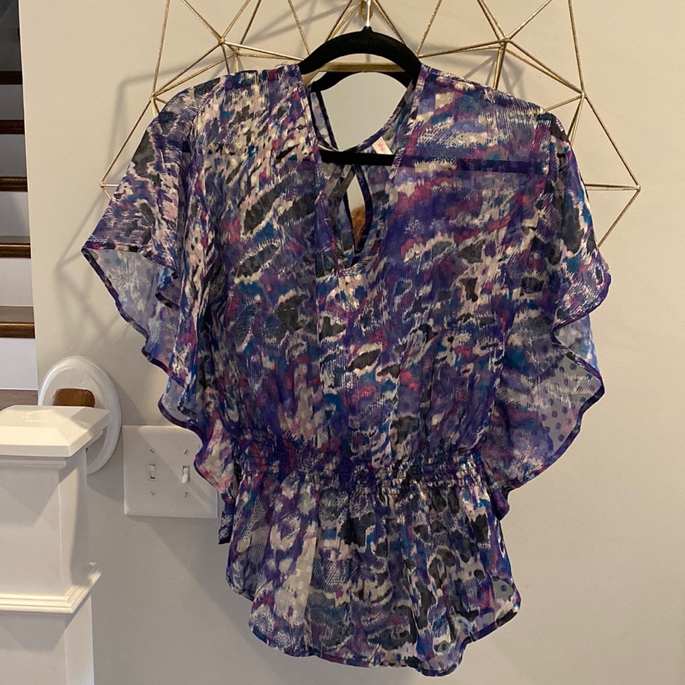 Flutter sleeve top